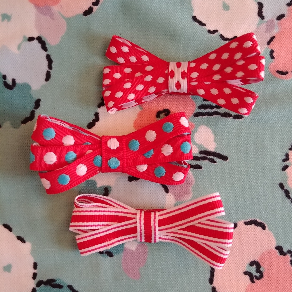 3 Small red bows